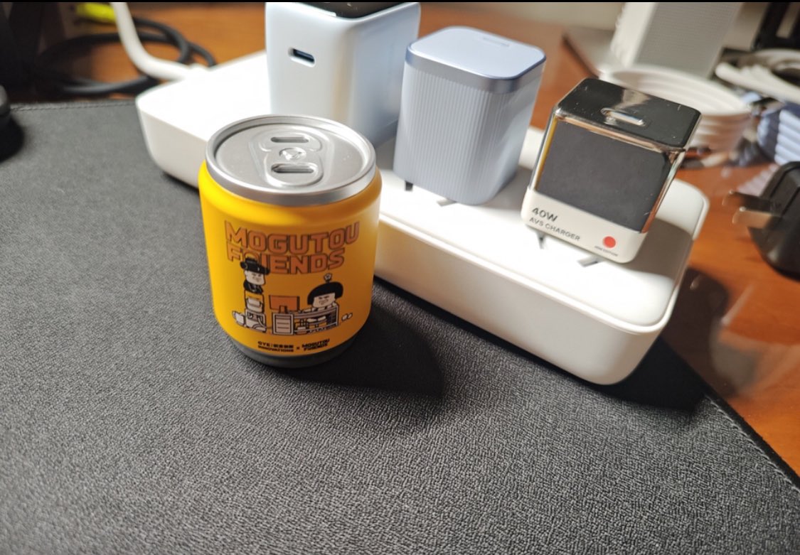 【GaN氮化鎵】迷你豆腐頭65W快充充電器－小巧摺疊插腳、三孔輸出